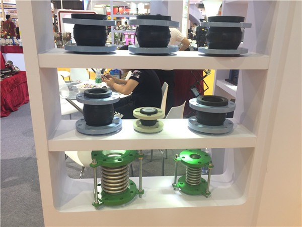橡膠接頭廠家參加上海.泵管閥展覽會(huì)現(xiàn)場